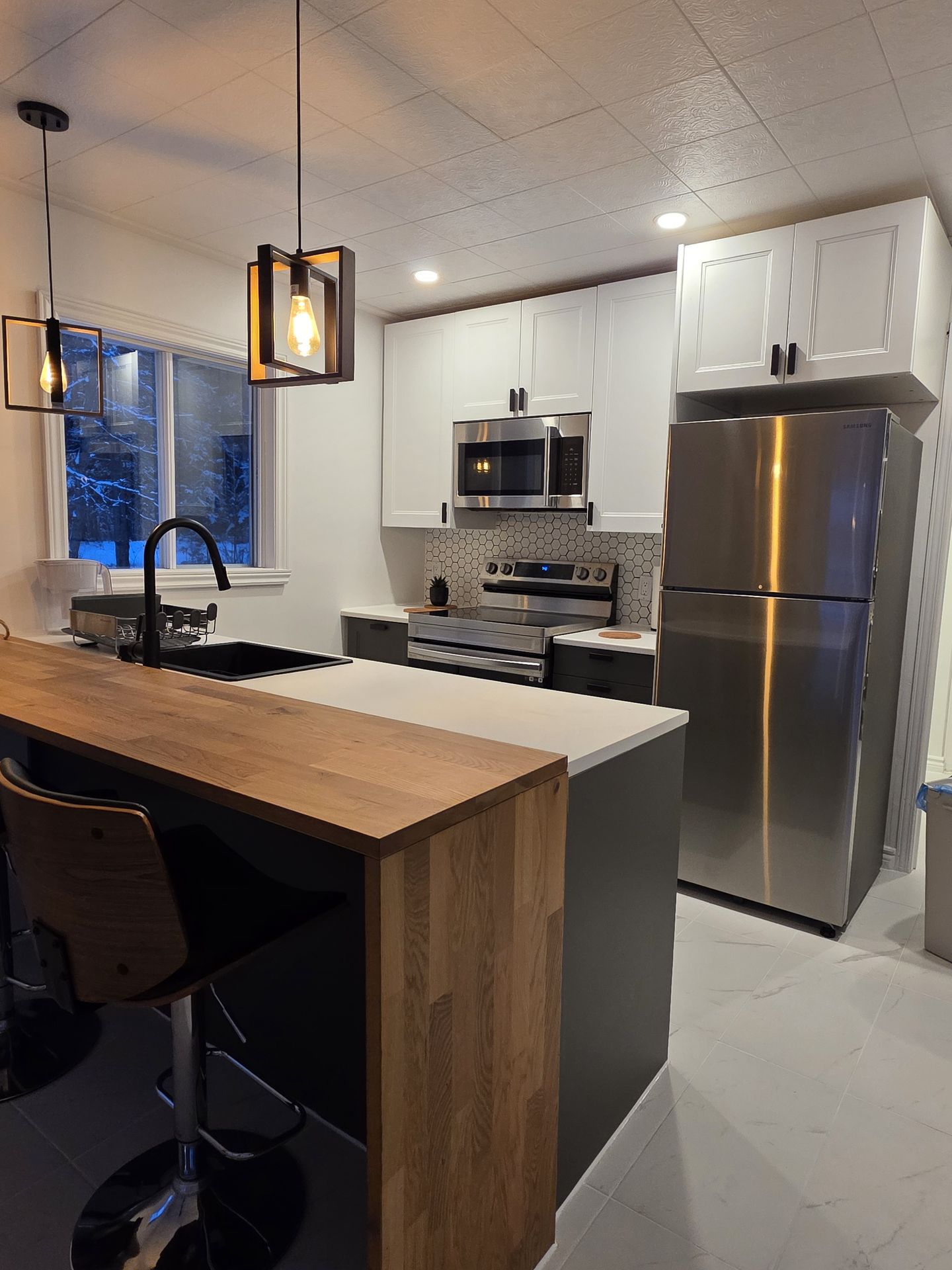 Chalet Nantel bedroom with lake view